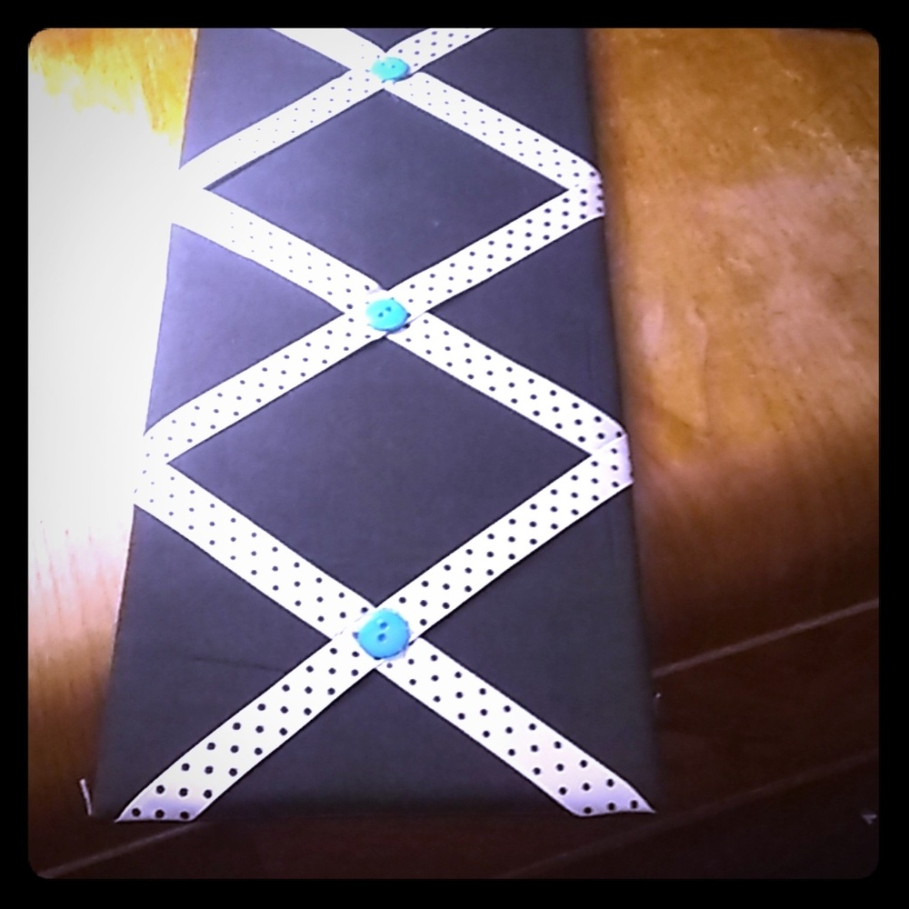 Zig zag picture holder